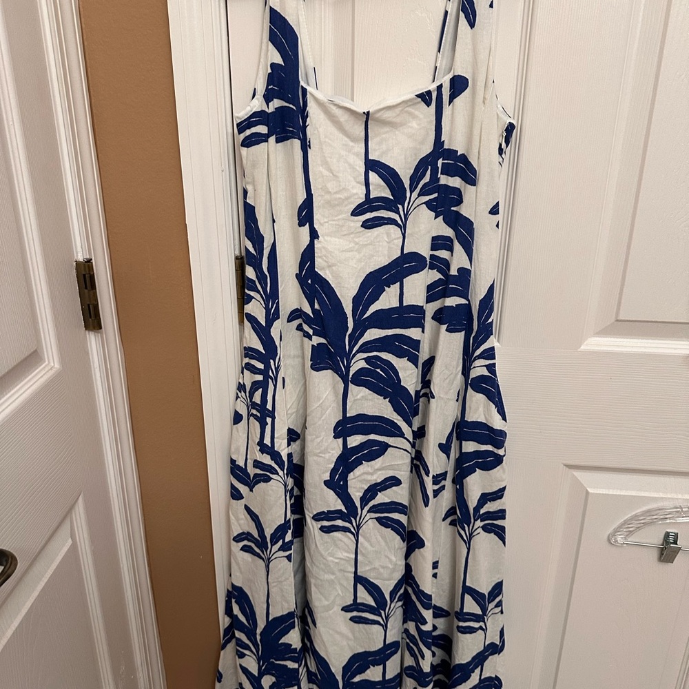 Tahari Floral Blue and White Linen Maxi Dress With Pocket 🌴